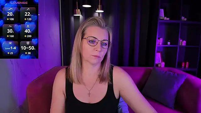 Snapshot of Annie_Light chatting on March 4, 6:04 am Annie Light online show from March 4, 6:04 am