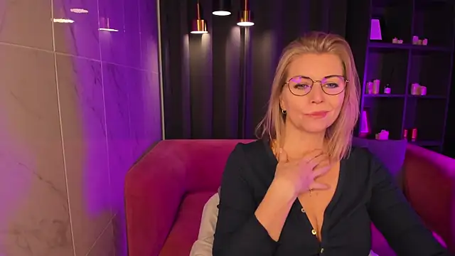 Snapshot of Annie_Light chatting on March 20, 9:04 am Annie Light online show from March 20, 9:04 am