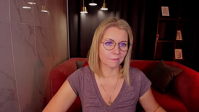 Snapshot of Annie_Light chatting on September 24, 6:06 am Annie Light online show from September 24, 6:06 am