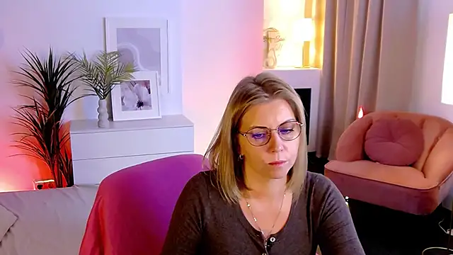 Snapshot of Annie_Light chatting on September 30, 5:56 am Annie Light online show from September 30, 5:56 am