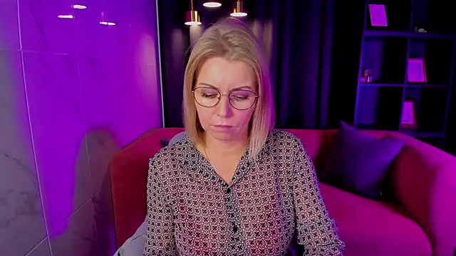 Snapshot of Annie_Light chatting on October 9, 5:38 am Annie Light online show from October 9, 5:38 am