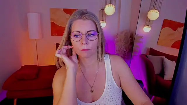 Snapshot of Annie_Light chatting on November 14, 5:50 am Annie Light online show from November 14, 5:50 am