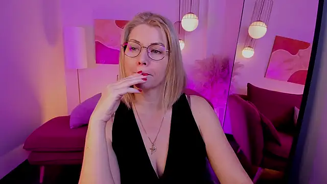 Snapshot of Annie_Light chatting on November 23, 1:44 pm Annie Light online show from November 23, 1:44 pm