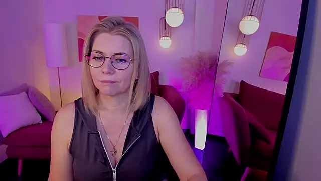 Snapshot of Annie_Light chatting on November 25, 5:51 am Annie Light online show from November 25, 5:51 am