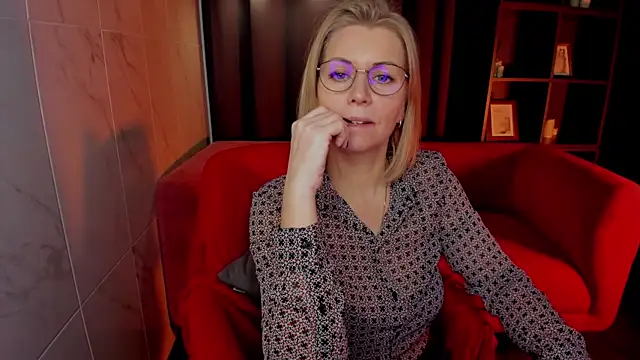 Snapshot of Annie_Light chatting on December 2, 5:57 am Annie Light online show from December 2, 5:57 am