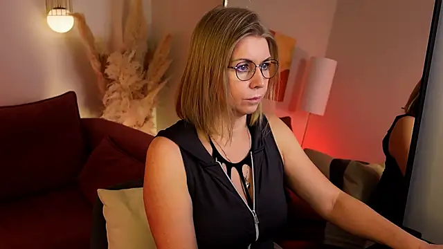 Annie Light online show from February 9, 6:39 am