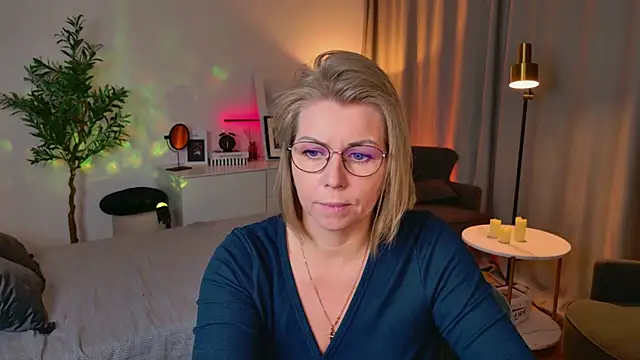 Annie Light online show from April 27, 7:17 am