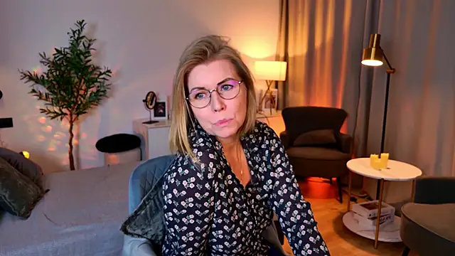 Annie Light online show from May 19, 6:53 am