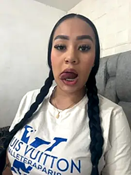 Snapshot of Luisa_Fernandaa chatting on October 24, 12:08 am Luisa Fernandaa online show from October 24, 12:08 am