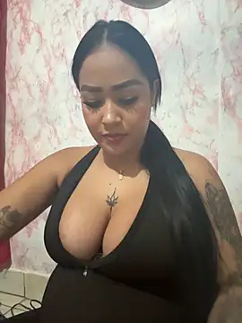 Snapshot of Luisa_Fernandaa chatting on November 2, 12:57 am Luisa Fernandaa online show from November 2, 12:57 am