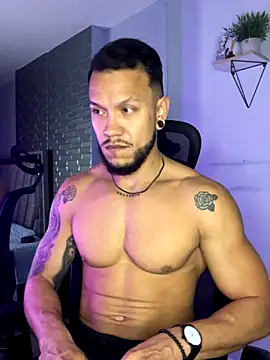 ARON TAYLER01 online show from October 31, 10:38 am