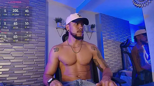 ARON TAYLER01 online show from June 16, 10:18 am