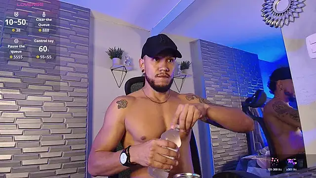ARON TAYLER01 online show from June 21, 10:29 am