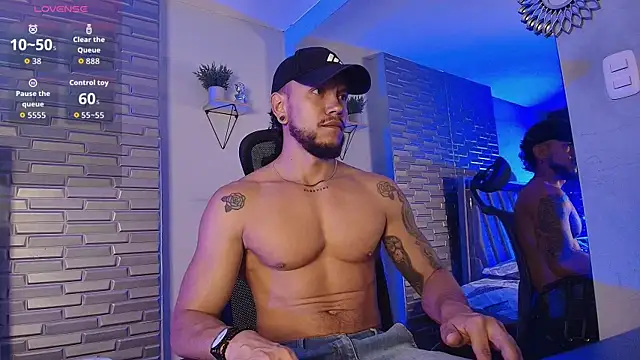 ARON TAYLER01 online show from June 26, 10:30 am