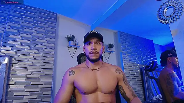 ARON TAYLER01 online show from July 21, 2:08 pm