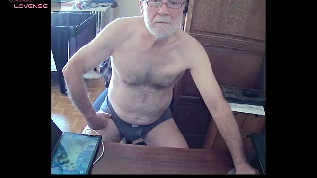 Snapshot of terrybare chatting on March 15, 10:43 am terrybare online show from March 15, 10:43 am