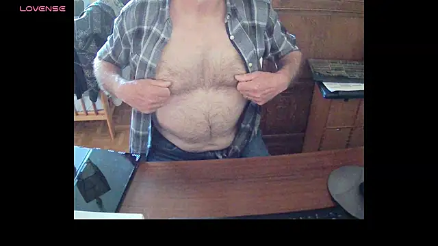 Snapshot of terrybare chatting on April 6, 5:03 pm terrybare online show from April 6, 5:03 pm