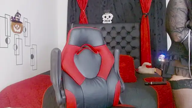 Snapshot of misslombana chatting on October 2, 5:25 am misslombana online show from October 2, 5:25 am