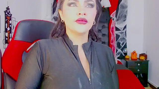 Snapshot of misslombana chatting on October 25, 5:37 am misslombana online show from October 25, 5:37 am