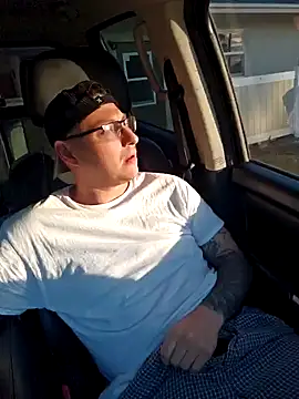 Snapshot of MrBiggBallz chatting on December 12, 1:06 pm MrBiggBallz online show from December 12, 1:06 pm