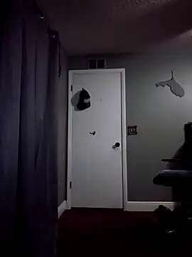 Snapshot of MrBiggBallz chatting on January 19, 2:36 am MrBiggBallz online show from January 19, 2:36 am