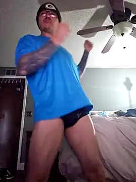 Snapshot of MrBiggBallz chatting on December 17, 1:17 pm MrBiggBallz online show from December 17, 1:17 pm