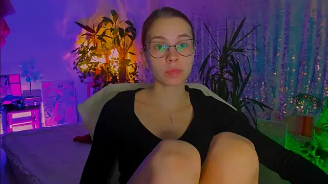 Snapshot of poli__ chatting on November 2, 2:30 pm poli online show from November 2, 2:30 pm