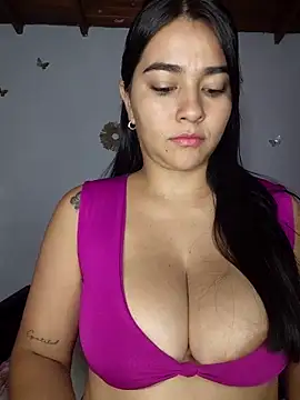 Snapshot of alison_villalobo chatting on June 13, 2:20 am alison villalobo online show from June 13, 2:20 am