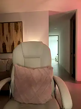 Snapshot of Im_Valentina chatting on November 28, 12:02 am Im Valentina online show from November 28, 12:02 am