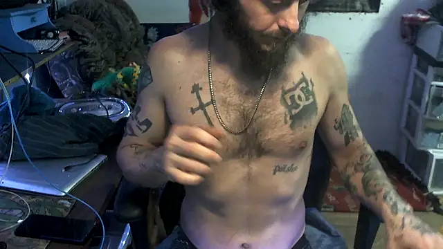 Snapshot of CloudDadddyyy420 chatting on November 16, 11:38 am CloudDadddyyy420 online show from November 16, 11:38 am