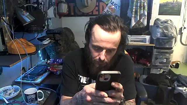 Snapshot of CloudDadddyyy420 chatting on November 22, 12:09 am CloudDadddyyy420 online show from November 22, 12:09 am