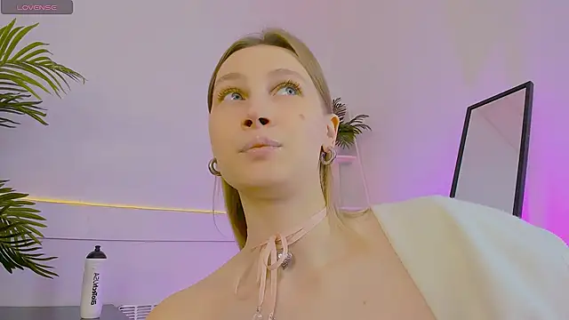 Snapshot of Jess_Anders_ chatting on November 16, 8:20 am Jess Anders online show from November 16, 8:20 am