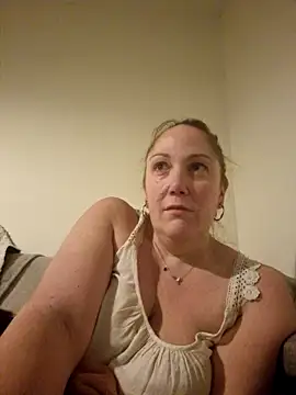 Snapshot of Wisie_Cutie chatting on January 7, 10:19 pm Wisie Cutie online show from January 7, 10:19 pm