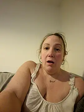Snapshot of Wisie_Cutie chatting on January 19, 9:45 pm Wisie Cutie online show from January 19, 9:45 pm