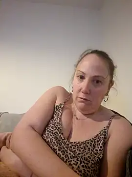 Snapshot of Wisie_Cutie chatting on February 16, 9:59 pm Wisie Cutie online show from February 16, 9:59 pm
