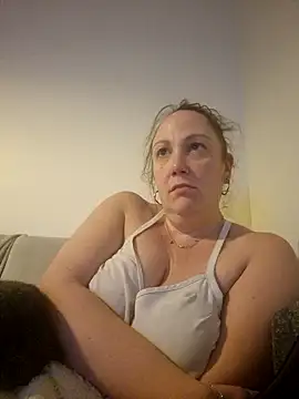 Snapshot of Wisie_Cutie chatting on February 25, 11:00 pm Wisie Cutie online show from February 25, 11:00 pm