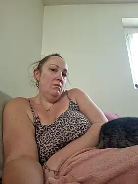 Snapshot of Wisie_Cutie chatting on March 13, 4:01 pm Wisie Cutie online show from March 13, 4:01 pm