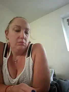 Snapshot of Wisie_Cutie chatting on November 3, 3:24 pm Wisie Cutie online show from November 3, 3:24 pm