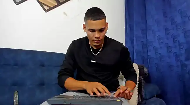 Snapshot of rick03_leto chatting on March 20, 7:03 am rick03 leto online show from March 20, 7:03 am