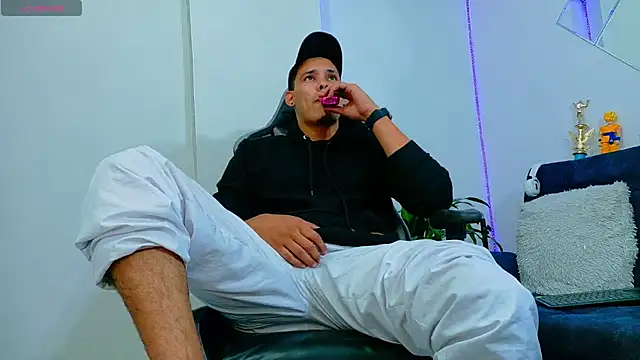 Snapshot of rick03_leto chatting on December 20, 11:56 pm rick03 leto online show from December 20, 11:56 pm