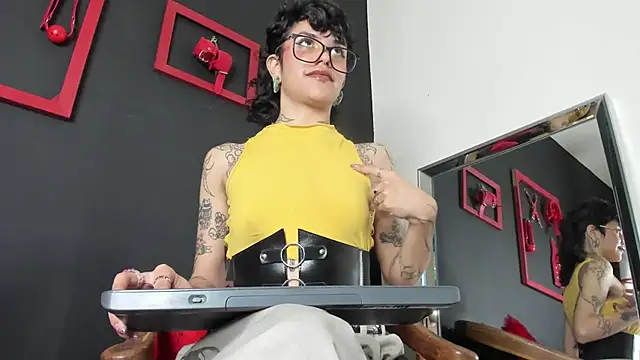 Snapshot of trinitty chatting on December 23, 4:28 pm trinitty online show from December 23, 4:28 pm