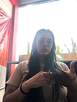 Snapshot of Annya-sweet chatting on December 4, 4:05 pm Annya-sweet online show from December 4, 4:05 pm