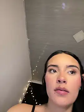 Snapshot of salome_polaniiee chatting on December 27, 8:56 am salome polaniiee online show from December 27, 8:56 am