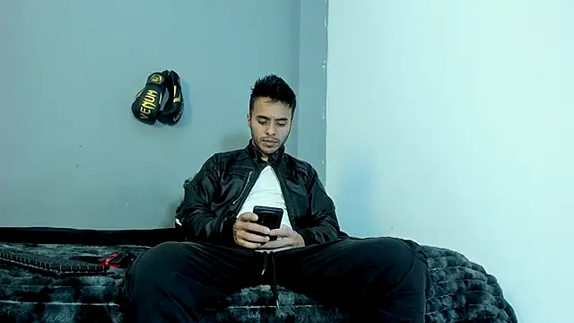 Snapshot of x_Harold_x_ chatting on November 9, 1:31 pm x Harold x online show from November 9, 1:31 pm