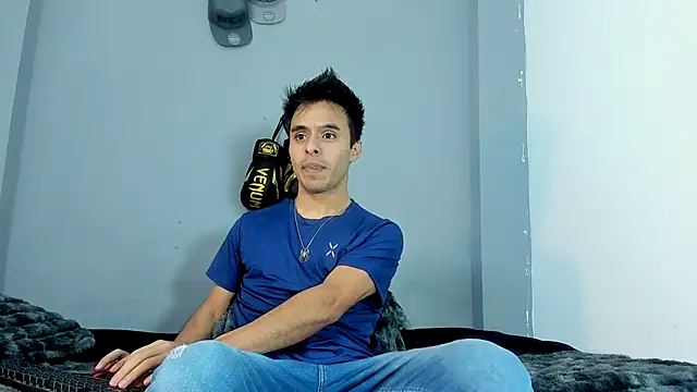 Snapshot of x_Harold_x_ chatting on December 3, 7:45 pm x Harold x online show from December 3, 7:45 pm