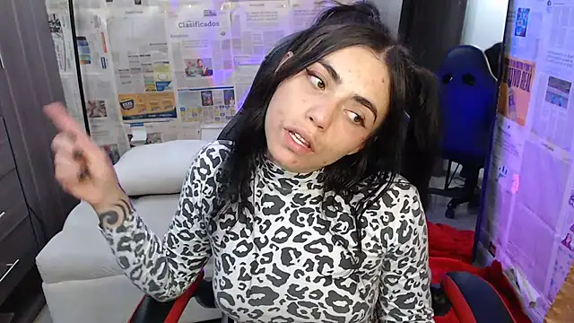 i am nina  online show from November 14, 4:33 am