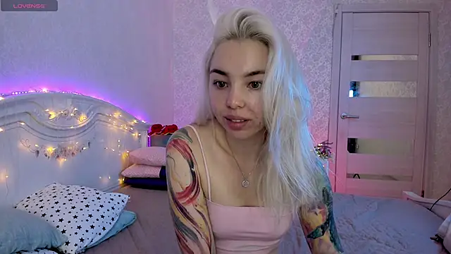 LillyMoure  online show from September 29, 11:20 pm