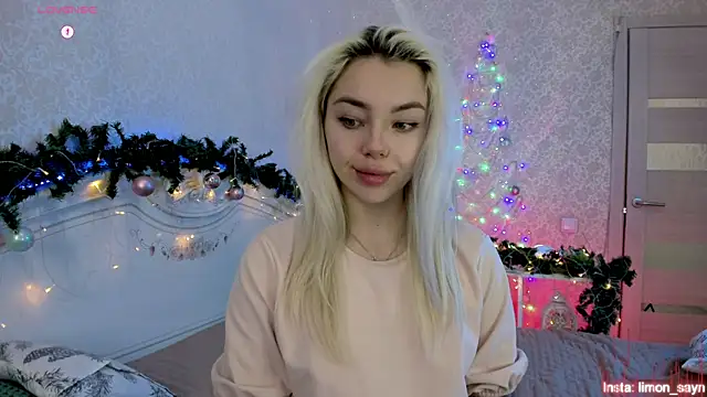 LillyMoure  online show from December 15, 11:42 pm