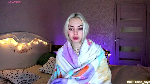 LillyMoure  online show from May 14, 11:33 pm