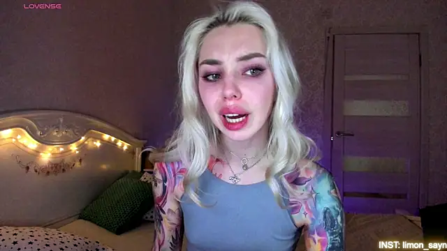 LillyMoure  online show from June 2, 11:40 pm